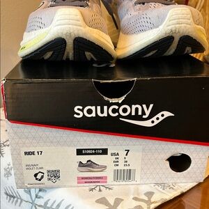 Saucony Ride 17 Women's Shoes in Violet and Navy